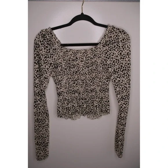 URBAN OUTFITTERS Long Sleeve Smocked Crop Top Women's Small Black White Print - Picture 3 of 3